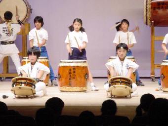 平成１４年生涯学習フェスティバル音楽祭その２【子供太鼓「翔け未来へ」】