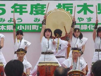 栃木県植樹祭その５　中太鼓２列目左から田所美穂、田代朱里